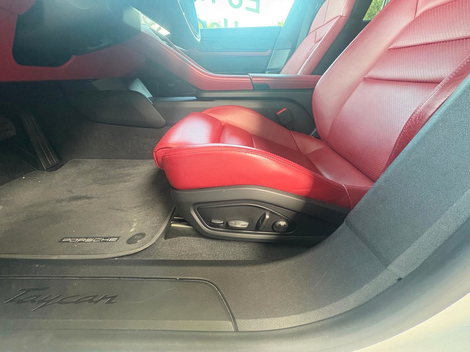 Fahrzeugabbildung Porsche Taycan Basis volleder, panodach,acc,memory ,bose