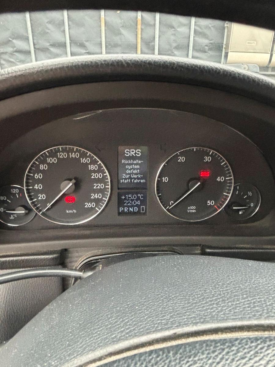Mercedes-Benz C220 2005 — engine 150 HP (110kW)