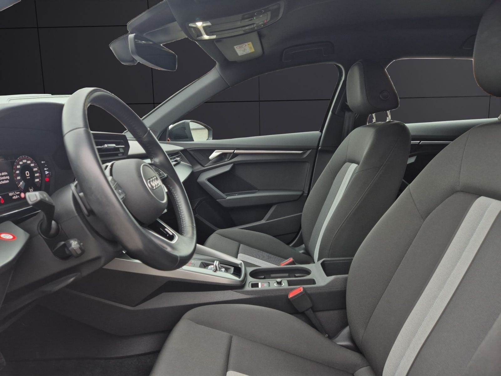 Fahrzeugabbildung Audi A3 Sportback 35 TFSI S line S-tronic LED ACC AVC