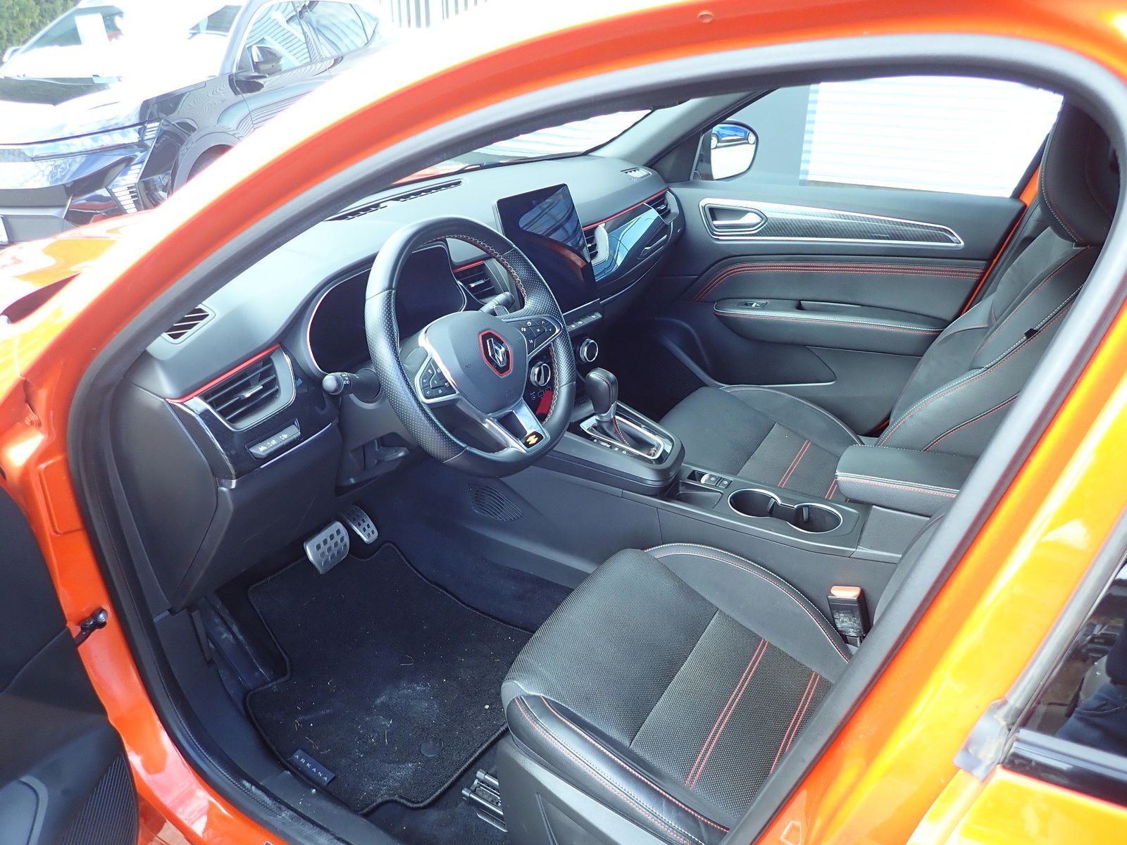 Fahrzeugabbildung Renault Arkana TCe 140 EDC R.S.LINE/AUTOMATIK/NAVI/BOSE/