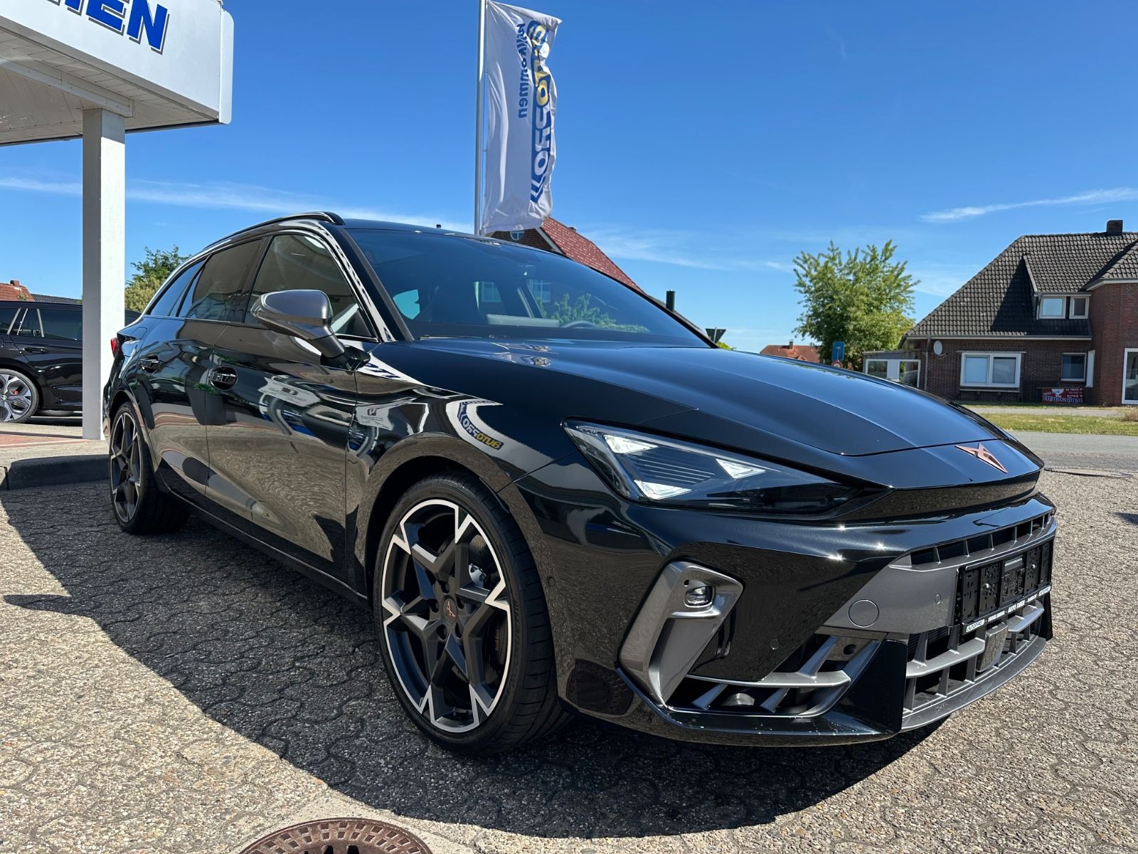 Fahrzeugabbildung CUPRA Leon ST 2.0 TSI 4Drive VZ Pano/AHK/Navi/ACC