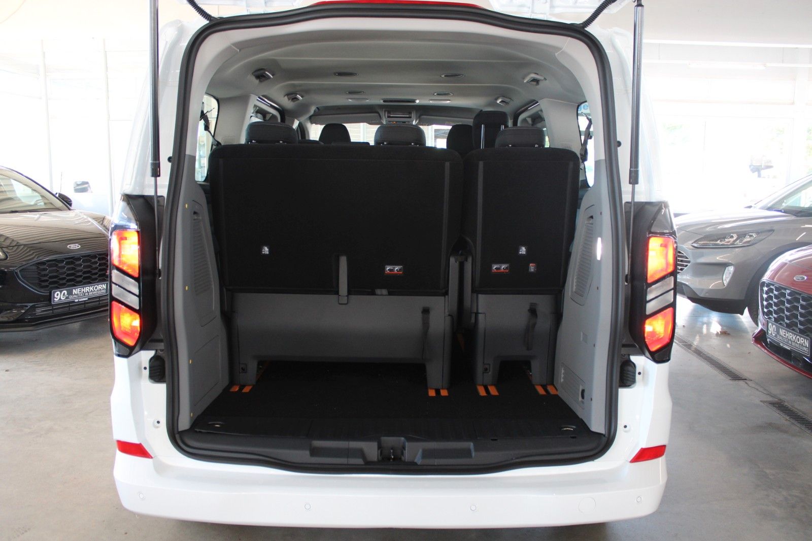 Fahrzeugabbildung Ford Tourneo Custom Titanium Automatik Technologie5