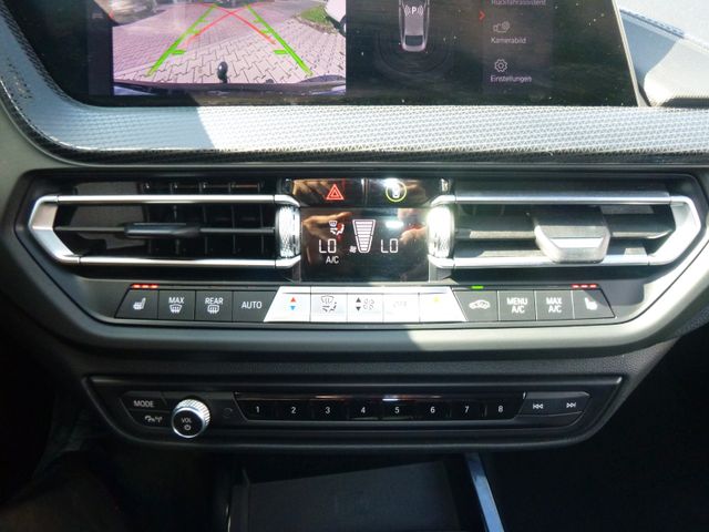 Fahrzeugabbildung BMW 220 i Gran Coupé >M-Sport/AUT/Allrad/AHK/Navi<