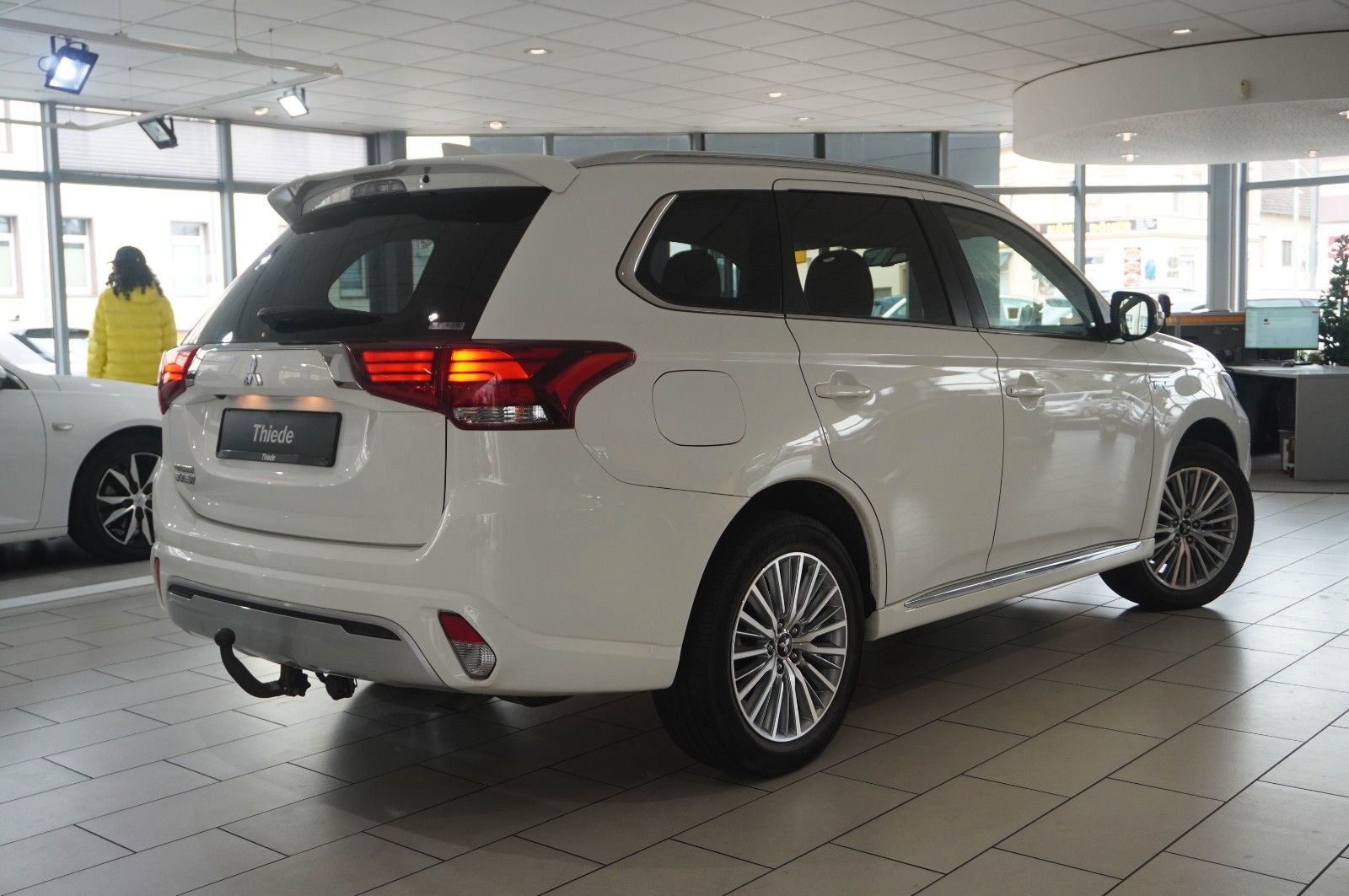 Fahrzeugabbildung Mitsubishi Outlander 2.4 PHEV 4WD NAVI/LED/KAMERA/DAB/AHK
