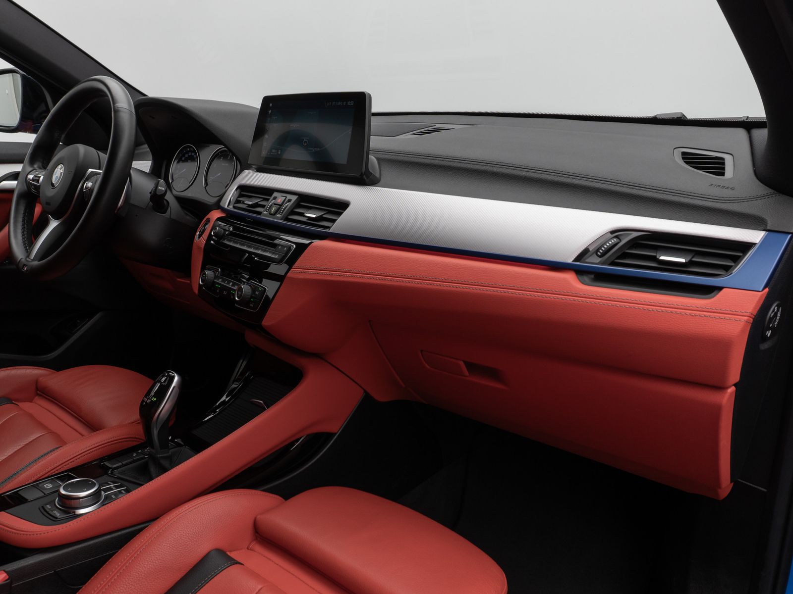 Fahrzeugabbildung BMW X2 sD18d M Sport Kamera HUD DAB HiFi Komfort 19"