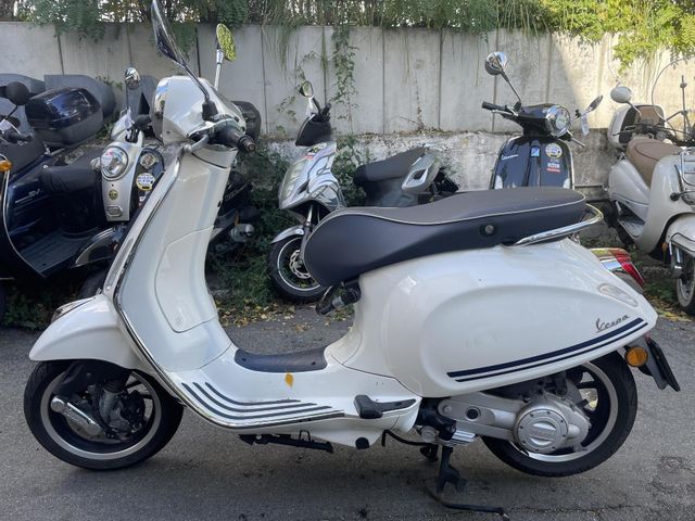 Vespa Primavera 50 YACHT CLUB limitiert