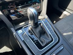 Fahrzeugabbildung Volkswagen Passat Variant 2.0 TDI DSG R-Line LED ACC Kamera