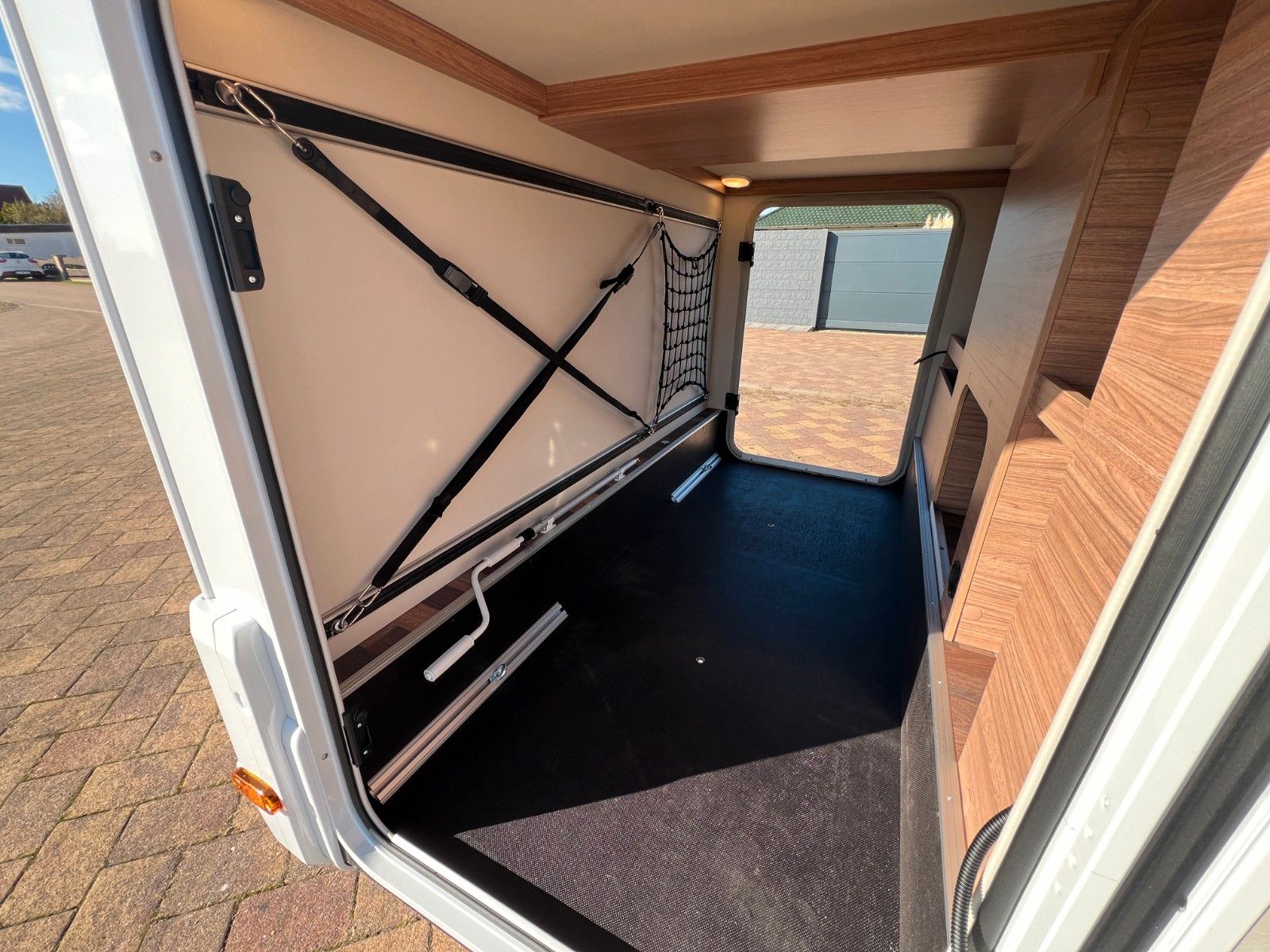 Fahrzeugabbildung Weinsberg CaraCompact Suite 640 MEG ED Pepper 2025