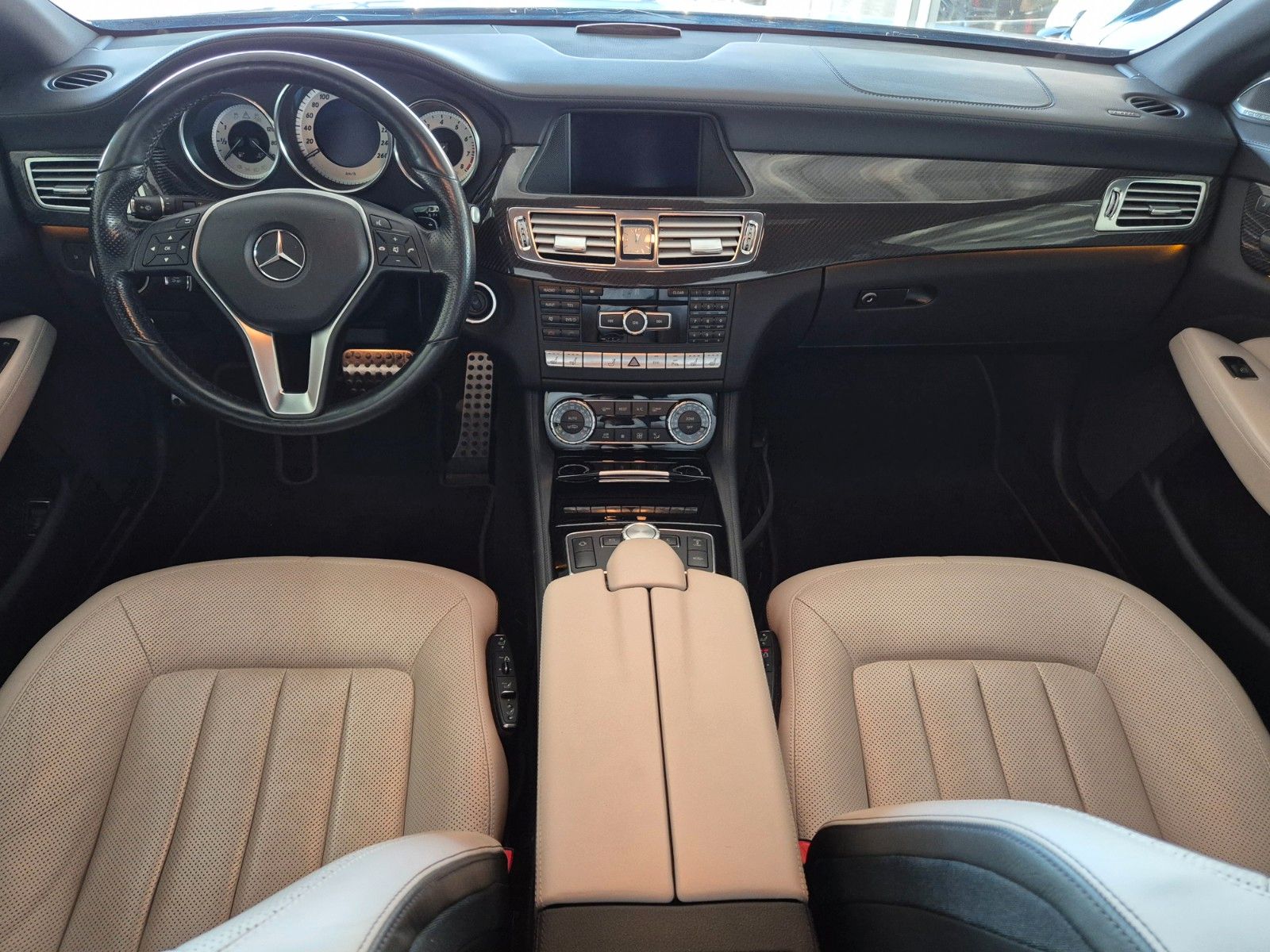 Fahrzeugabbildung Mercedes-Benz CLS 500 SB/Fahrzeug der Weltpremiere 2012