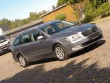 Skoda Superb1.6 TDI Combi TÜV NEU S-HEFT AHK PDC MEM-S - Skoda Superb mit Diesel-Antrieb: 1.6