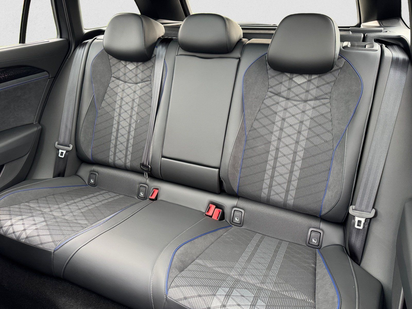 Volkswagen Passat Variant - Bild 10