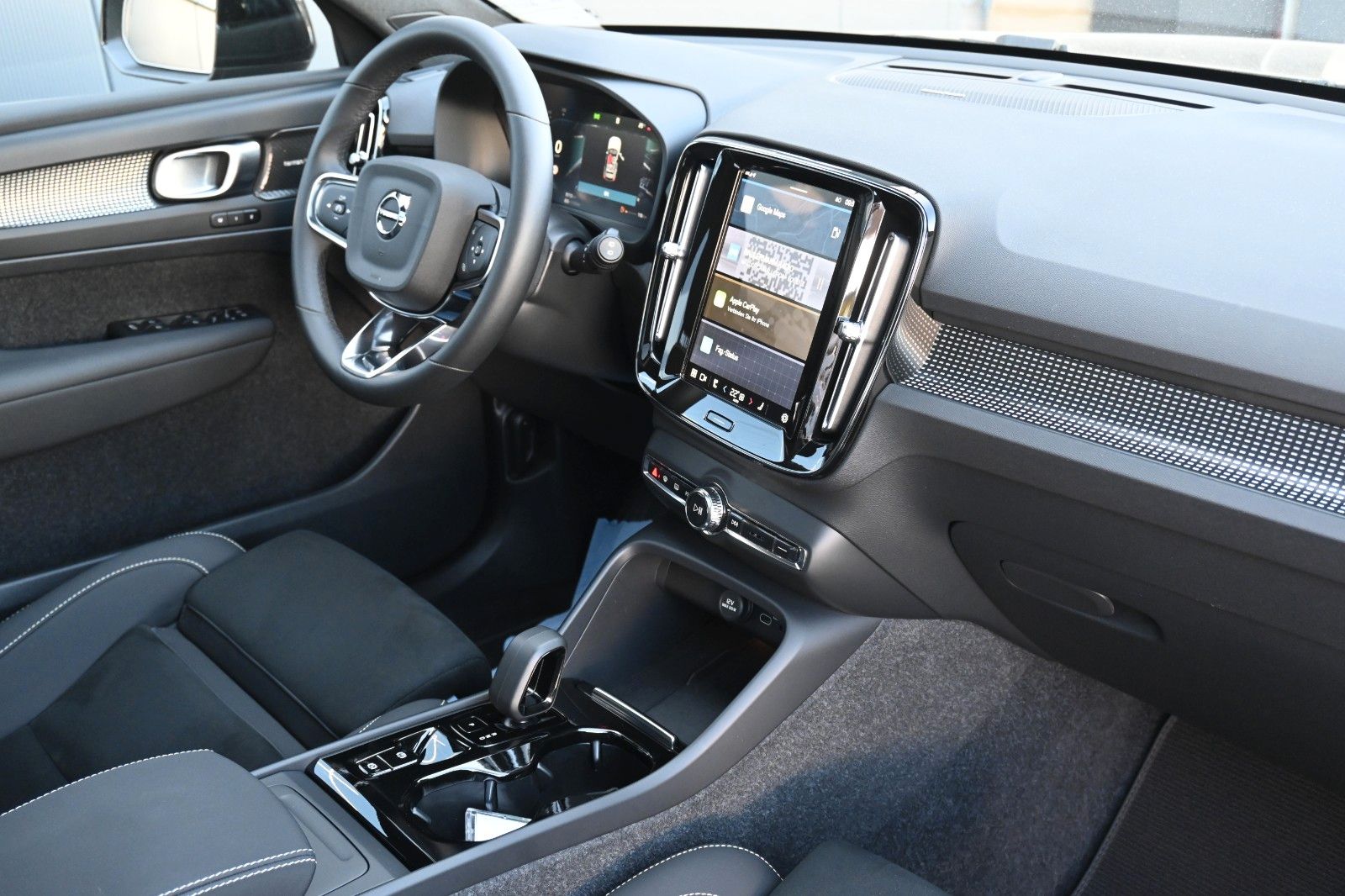 Fahrzeugabbildung Volvo XC40 B4 DSG Ultra Dark*PANO*RFK*ACC