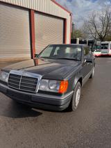 Mercedes-Benz Mercedes Benz W124 220E - Mercedes-Benz 220: W124