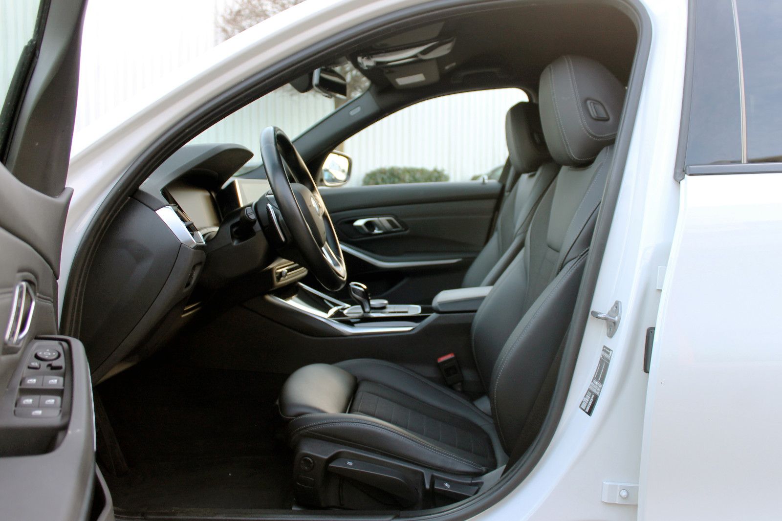 Fahrzeugabbildung BMW 330i Touring Sport-Line Steptr. LED ACC KAM AHK