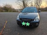 Kia Carens 2.0 CRDi LX LX - Kia Carens aus 2007 mit Diesel-Antrieb