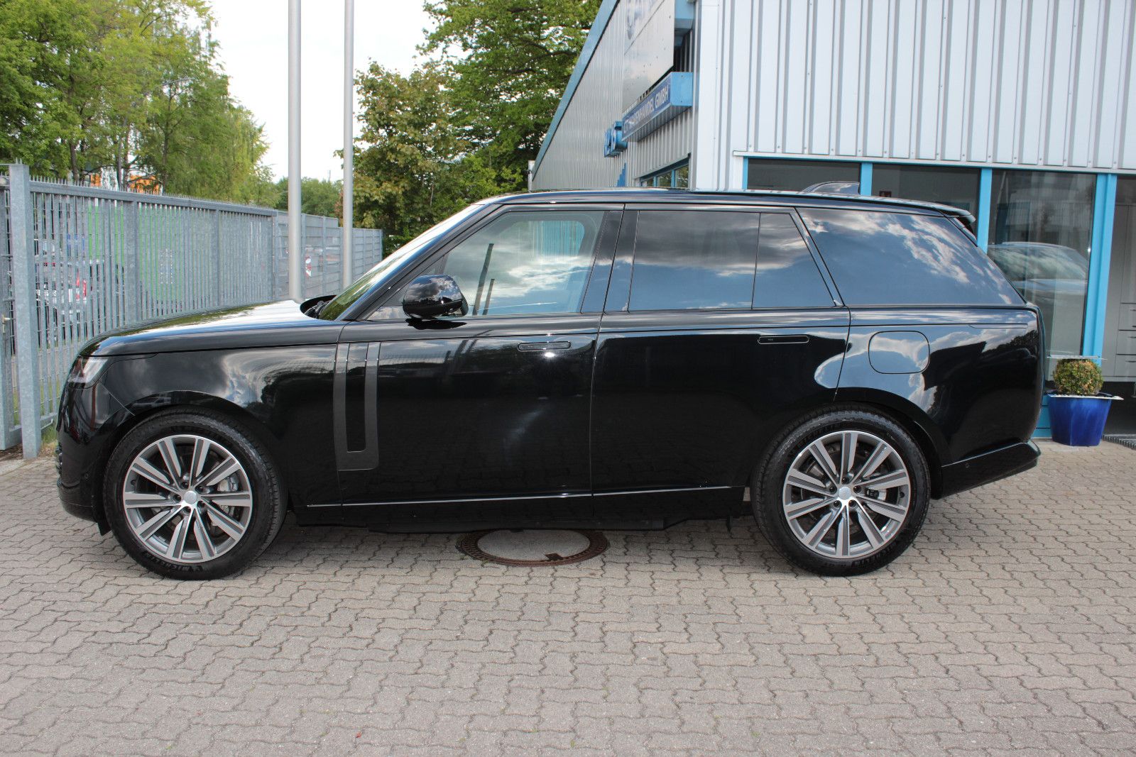 Fahrzeugabbildung Land Rover *MY25* Range Rover P460e HSE Hybrid