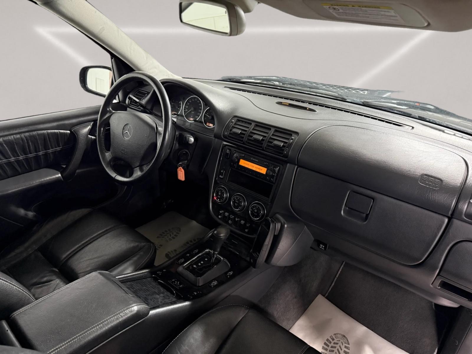 Mercedes-Benz ML270 2004 — photo 17