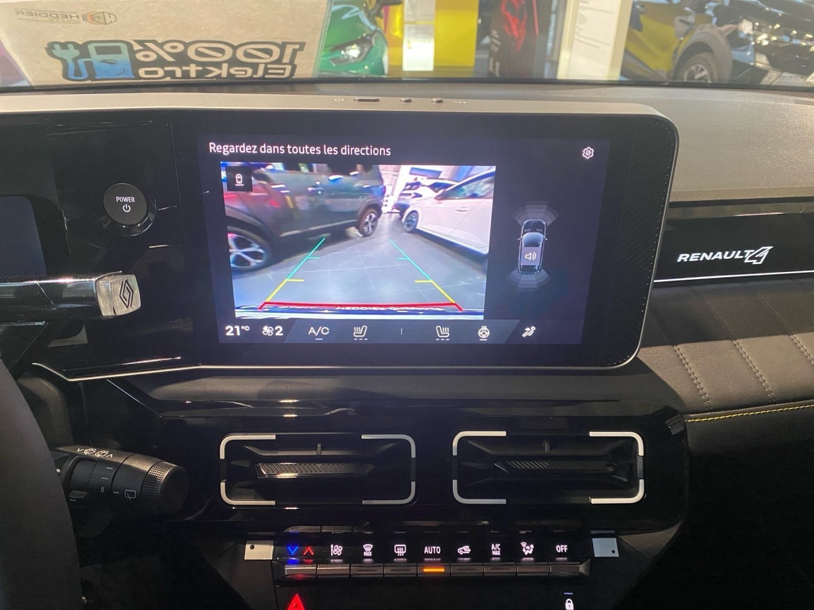 Fahrzeugabbildung Renault 4 E-Tech Electric 150 Comfort Range Iconic