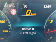Fahrzeugabbildung Mercedes-Benz GLB 200 7G-DCT "Progressive" PANORAMA NIGHT NAVI
