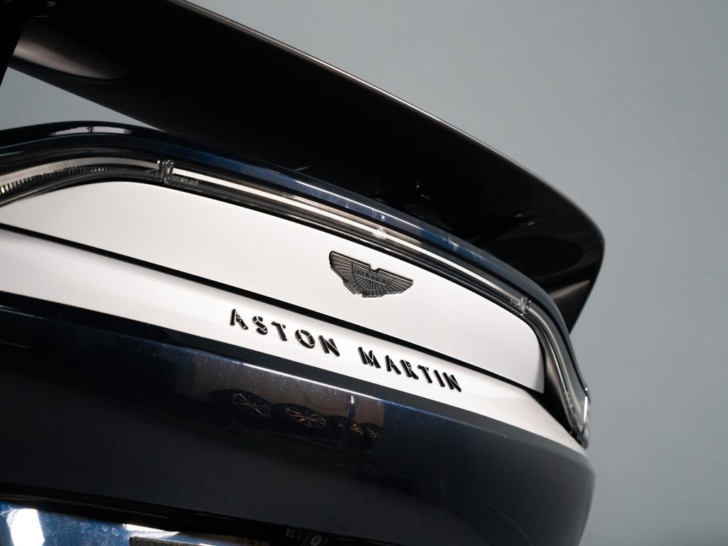 Aston Martin V12 Vantage