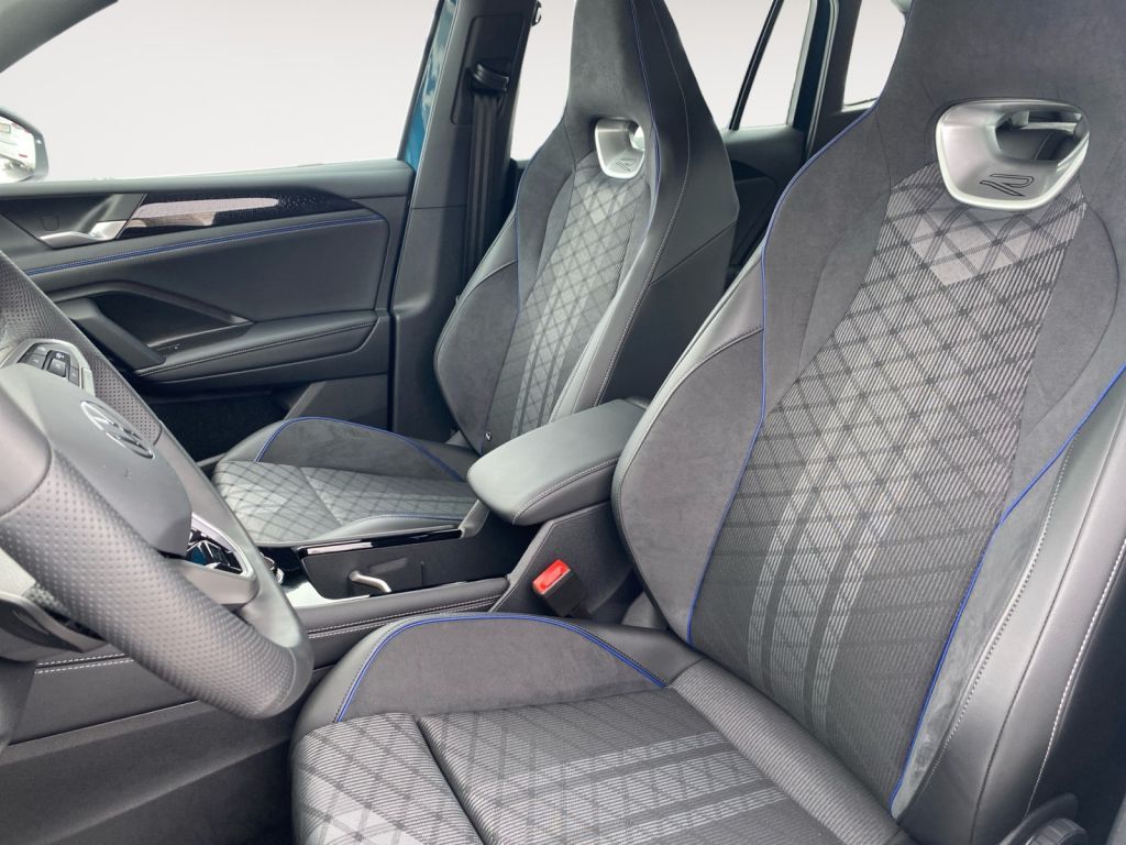 Fahrzeugabbildung Volkswagen Tiguan 1.5 eTSI DSG R-Line AHZV IQ Matrix Navi