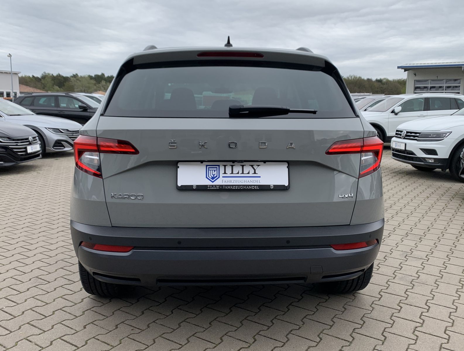 Fahrzeugabbildung SKODA Karoq 2.0 TDI*Style*4x4*LED*Cam*ACC*Navi*