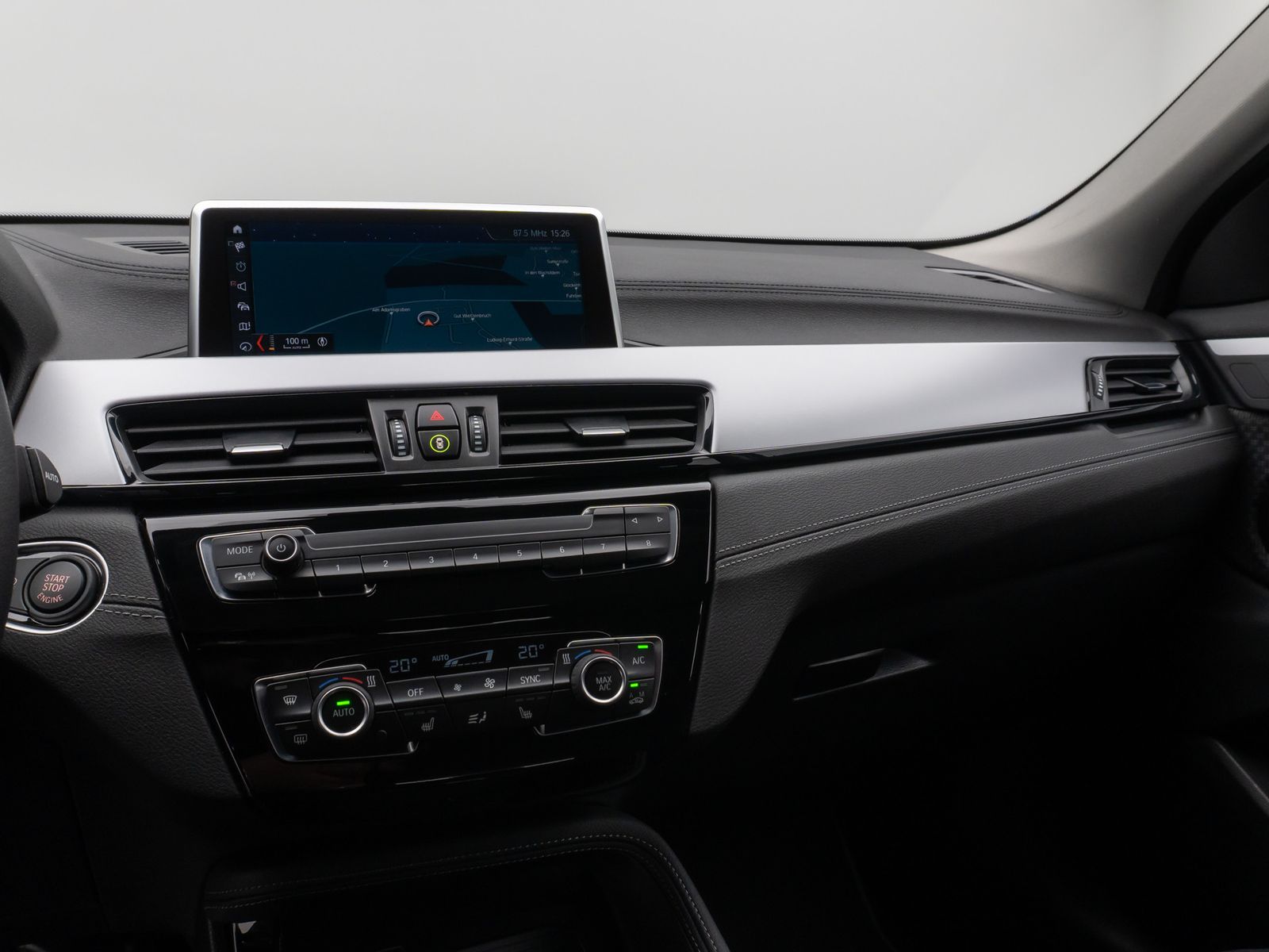 Fahrzeugabbildung BMW X2 sD18i Parkassistent DAB Navigation Lordos LED