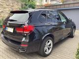 BMW X5 xDrive30d M Sportpaket+Pano+Keyless+HUD - BMW X5 Gebrauchtwagen in Stuttgart