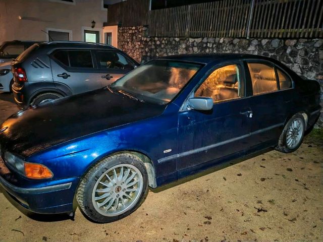 BMW E39 523i  Limousine