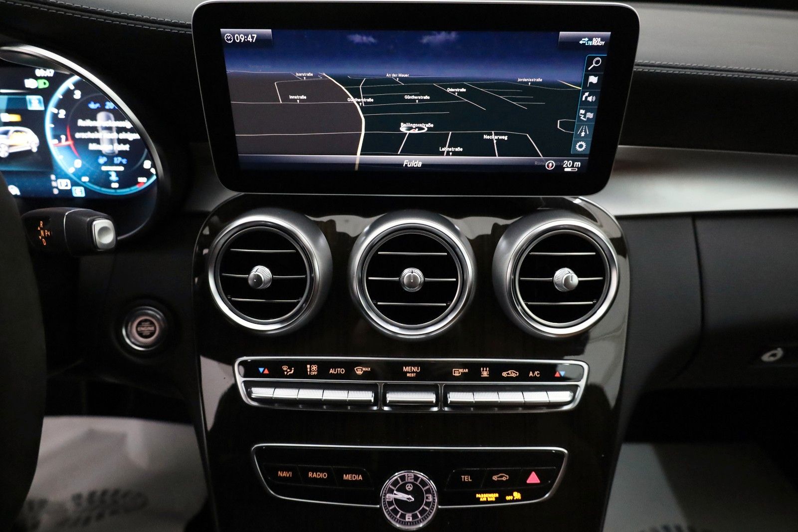 Fahrzeugabbildung Mercedes-Benz C 43 AMG T 4M Leder,Navi,LED,HUD,PanDach,360°