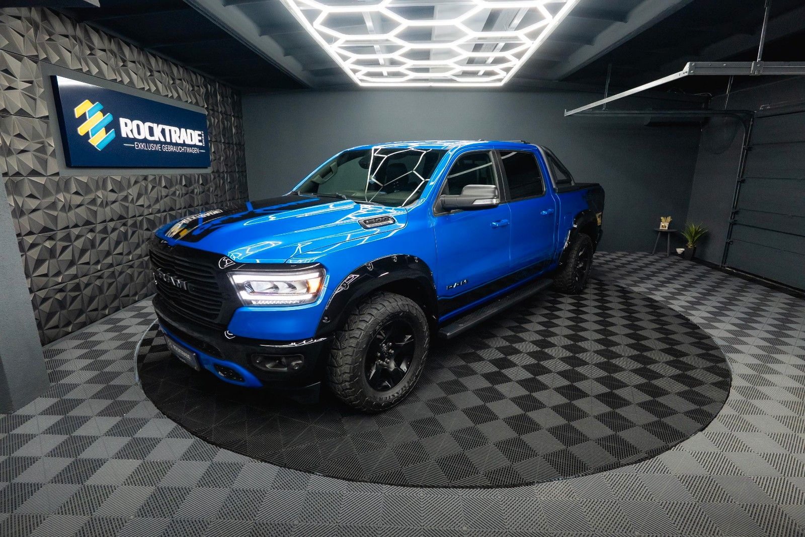 Fahrzeugabbildung Dodge RAM 5.7 V8 HEMI 4x4 OFFROAD Night-Paket *LED*