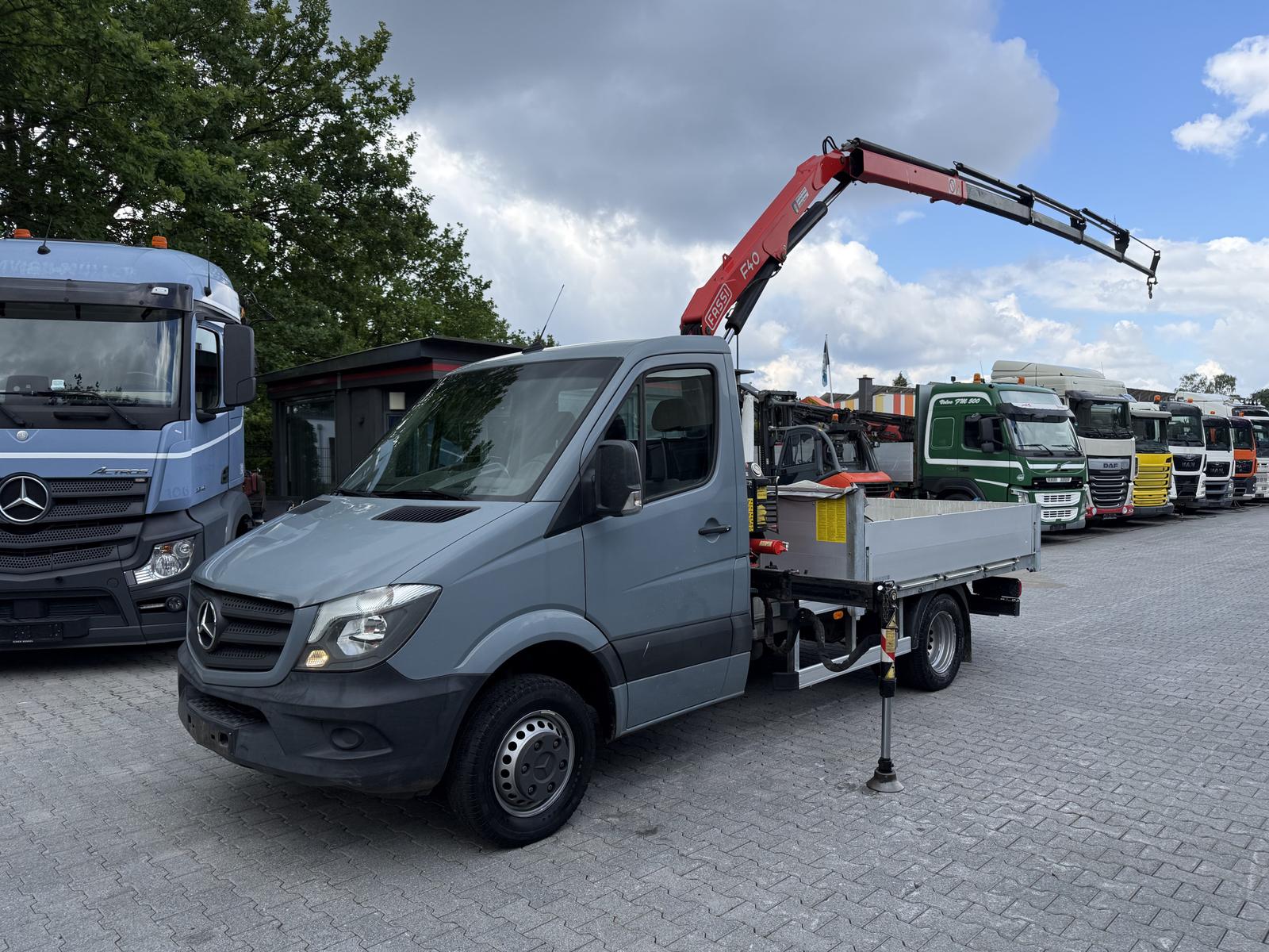 Mercedes-Benz Sprinter 516 Kran Fassi F40