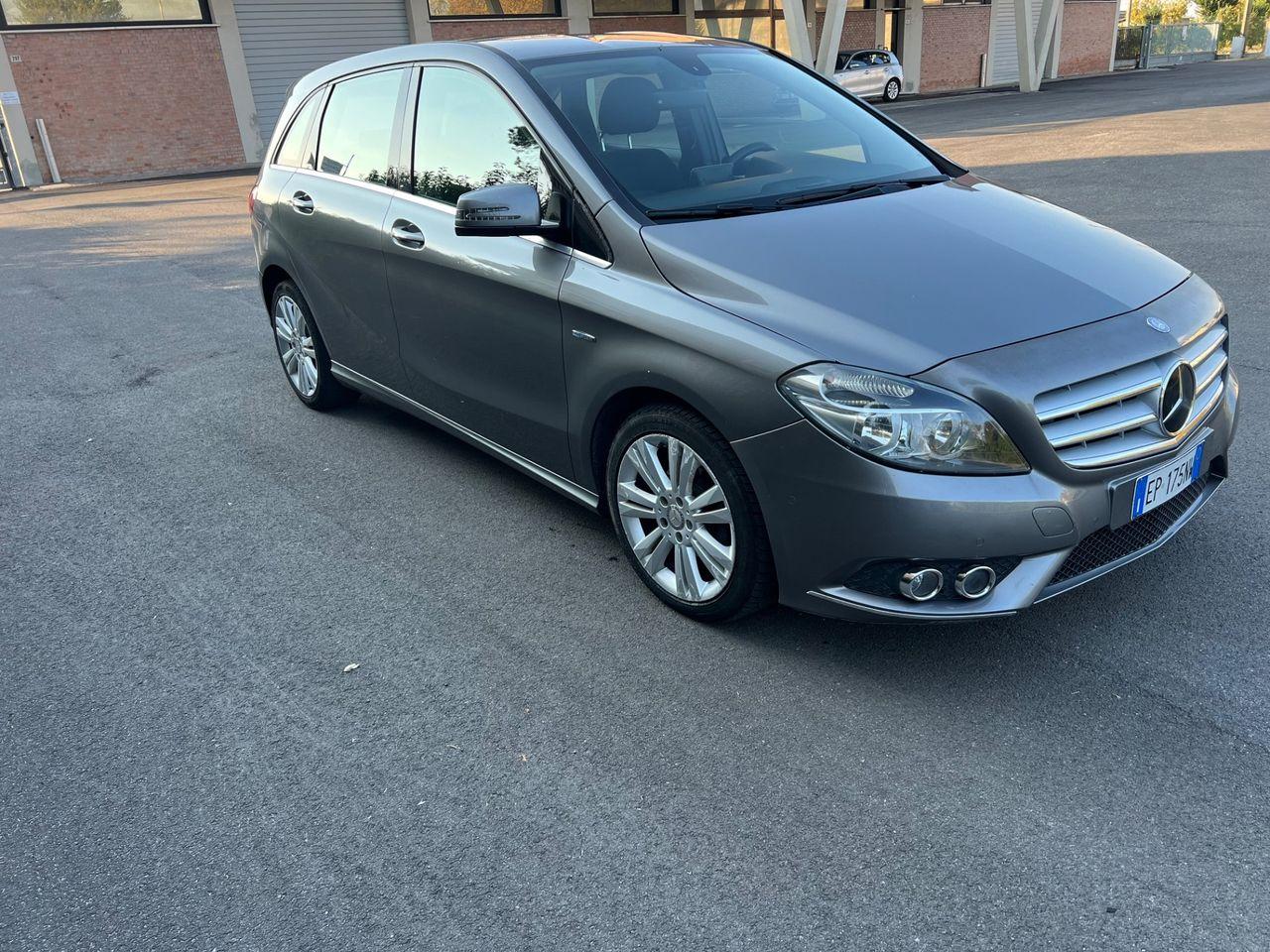 Mercedes-Benz B 180