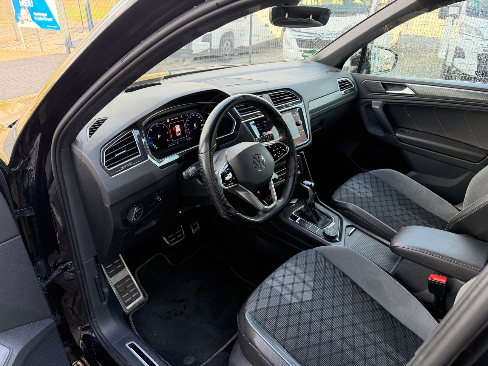 Fahrzeugabbildung Volkswagen Tiguan R-Line 4Motion