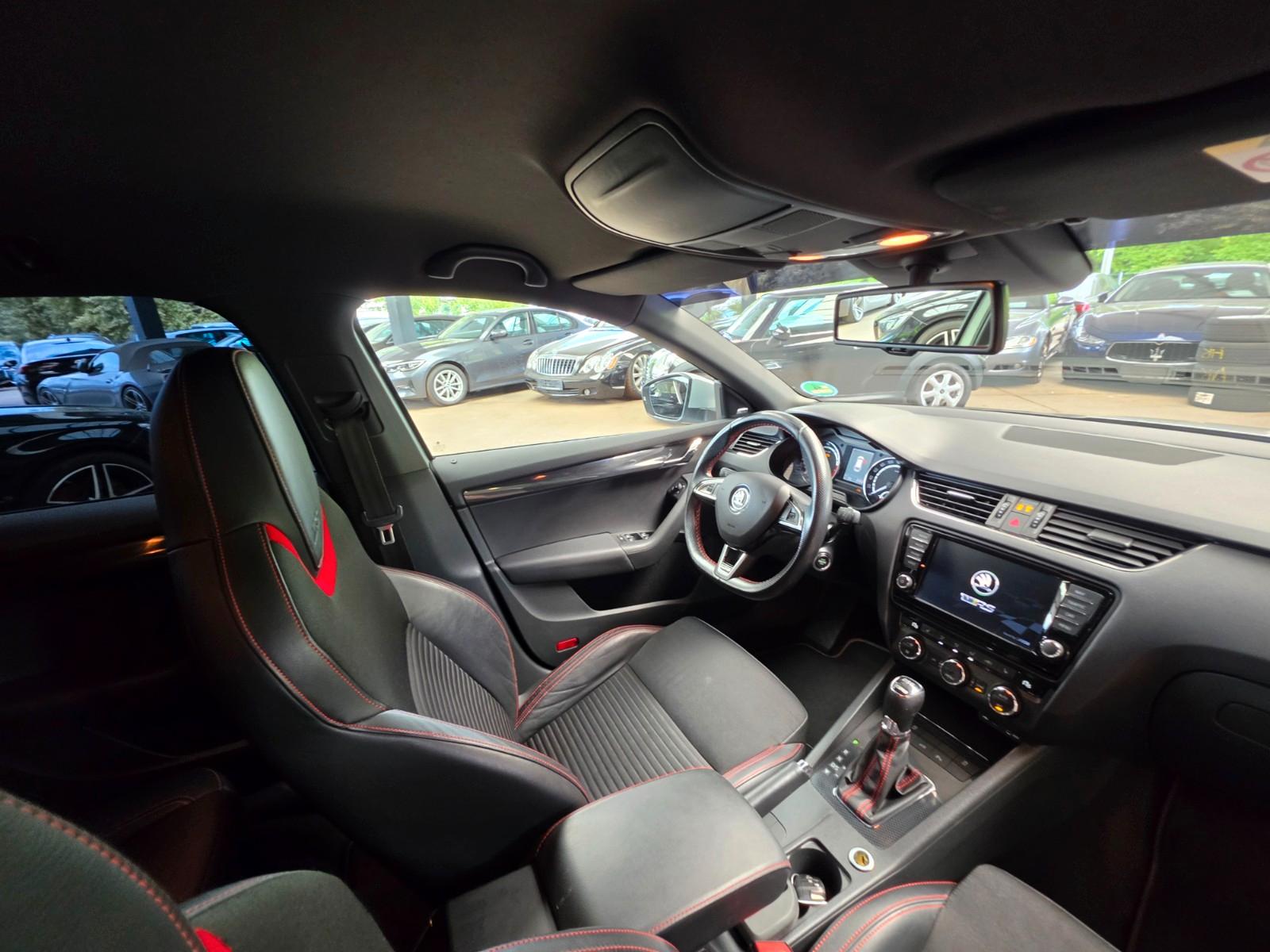 SKODA OCTAVIA COMBI RS DSG  220 ch BVA - GPS - SONORISATION CANTON - SIEGES CHAUFFANTS - CLIMATISATION AUTOMATIQUE - PHARES XENON