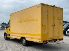Iveco Großraumkasten mit vielen Teilen