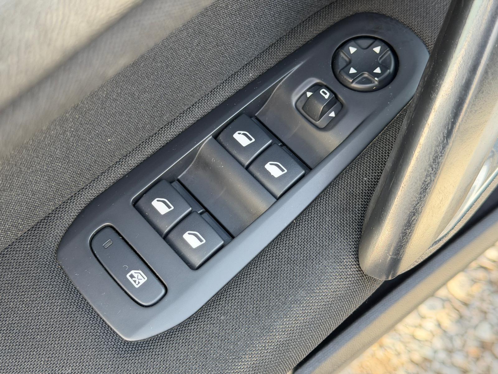 Peugeot 308 SW LED Navi PDC CarPlay Shz 8xAlu, миниатюра 20