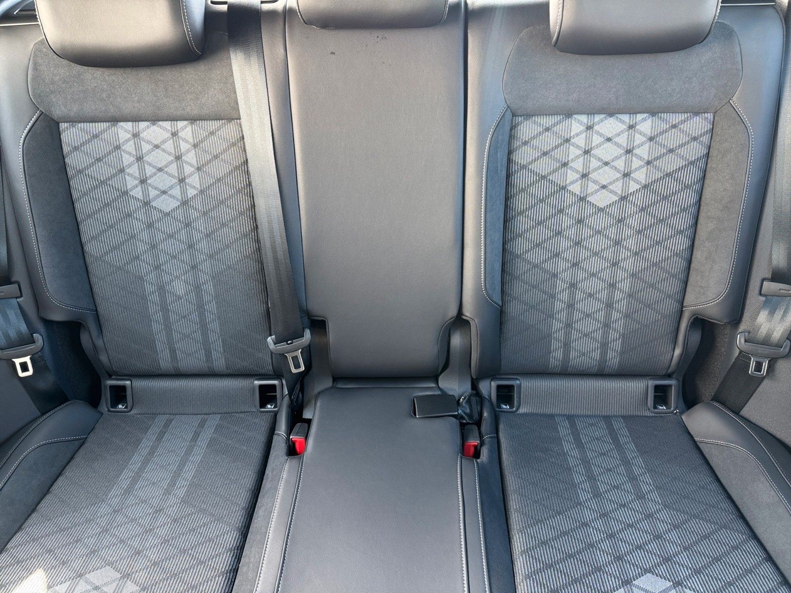 Fahrzeugabbildung Volkswagen T-Cross 1.0 TSI R-Line