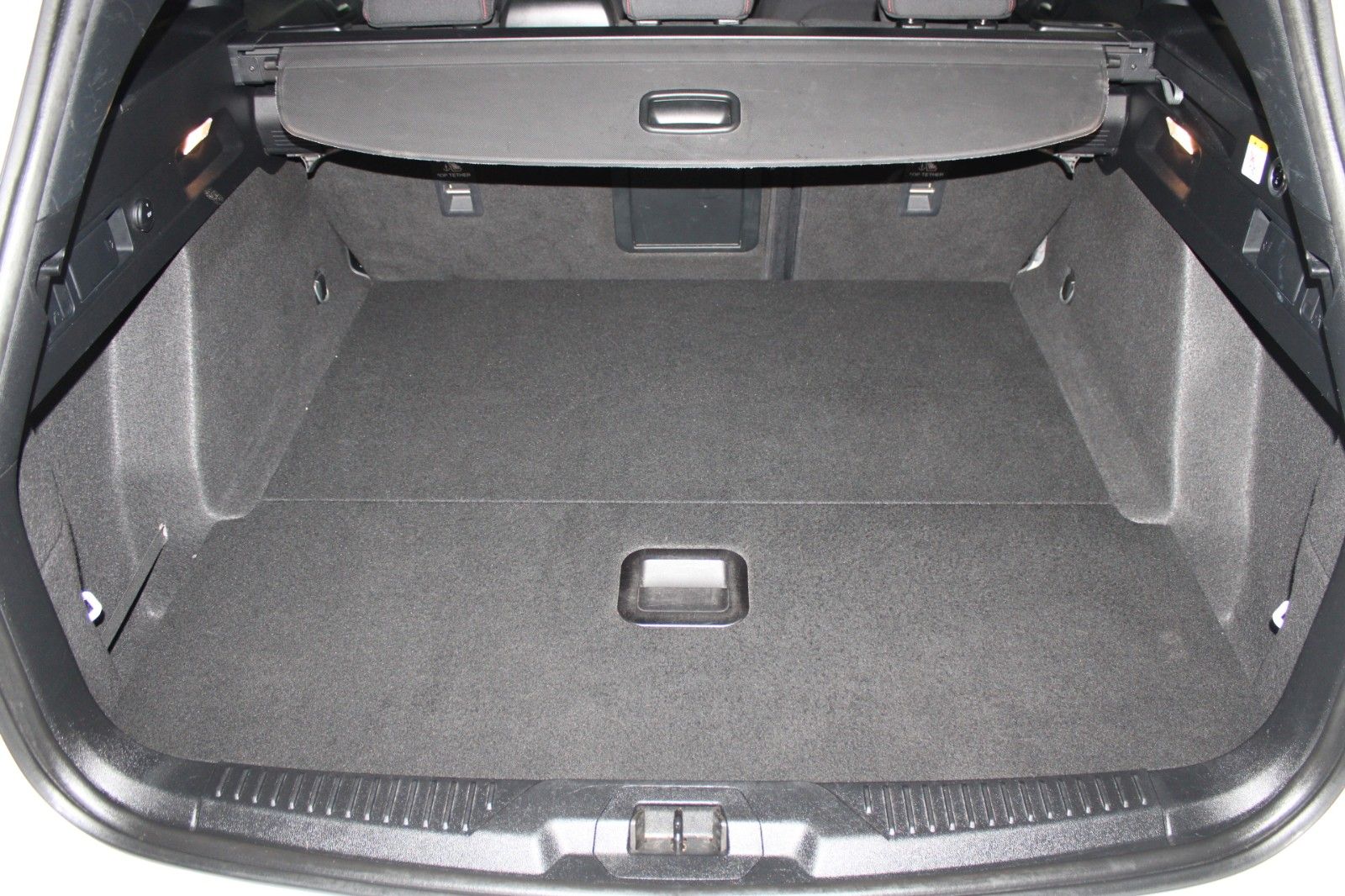 Fahrzeugabbildung Ford Focus ST-Line X Turnier AHK LED NAVI CAM WinterP