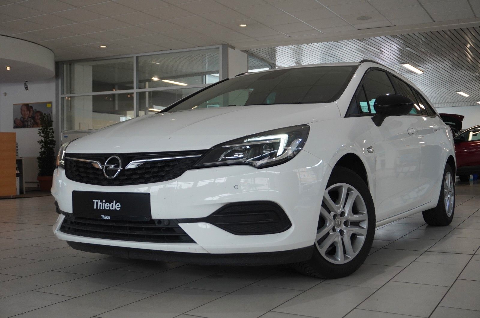 Fahrzeugabbildung Opel Astra K ST 1.2T EDITION NAVI/LED/KAMERA/SHZ/AHK