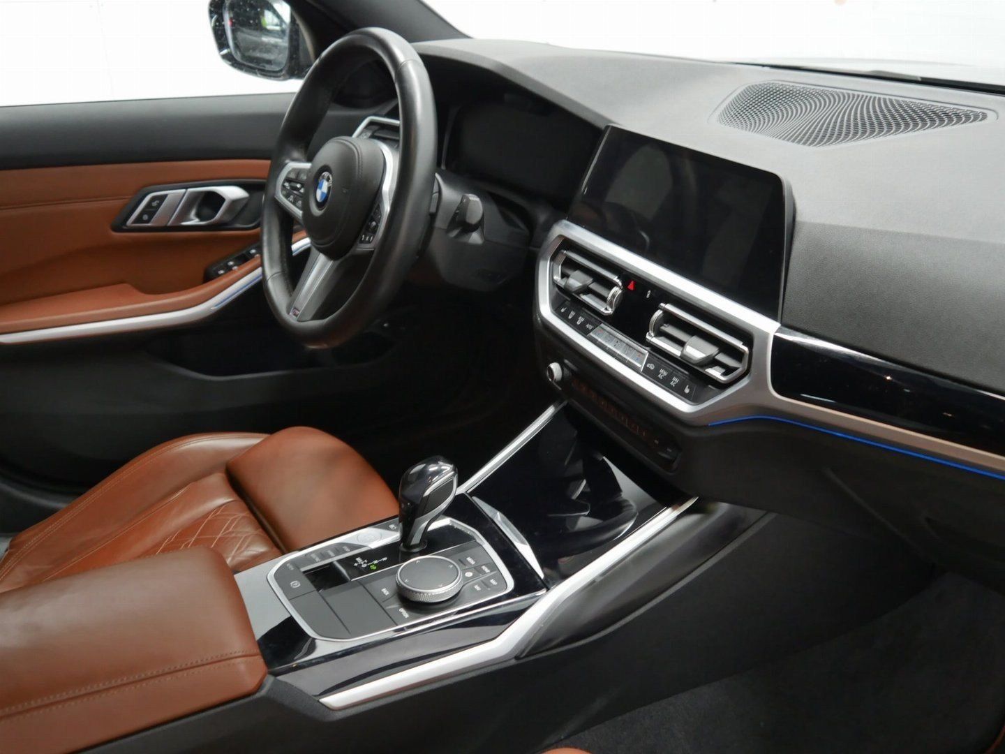Fahrzeugabbildung BMW 330e Limousine Head-Up HiFi