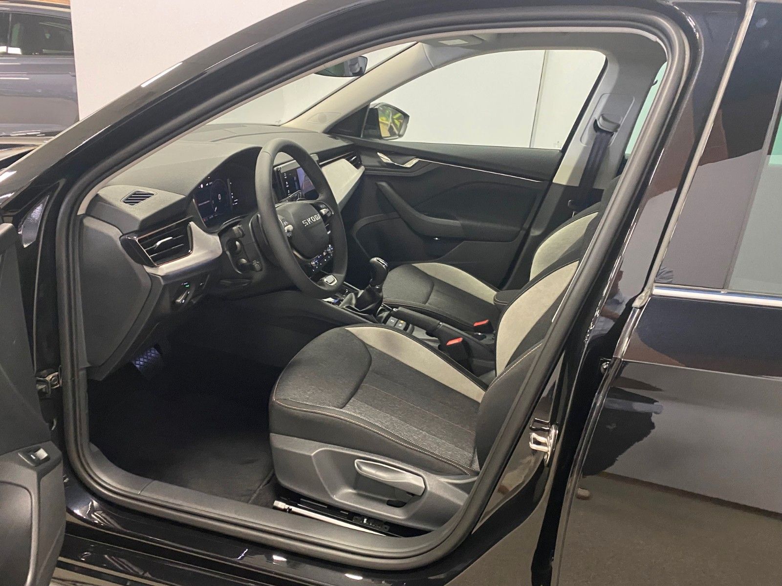 Fahrzeugabbildung SKODA Kamiq 1.5 TSI DSG 130 Jahre Selection+Garantie 5