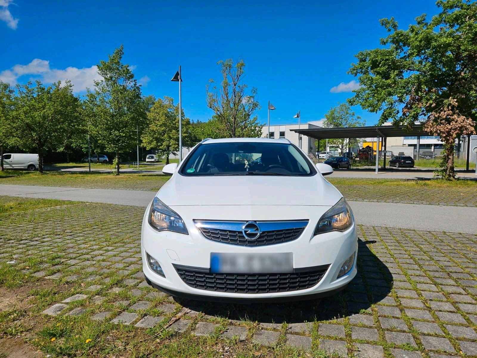 Opel Astra, 2012