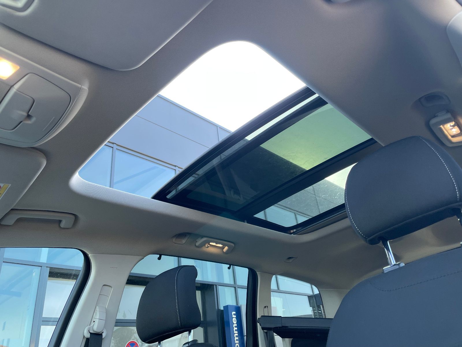 Fahrzeugabbildung Ford Galaxy Titan. AWD Panoramadach, Kamera, 7 Sitzer