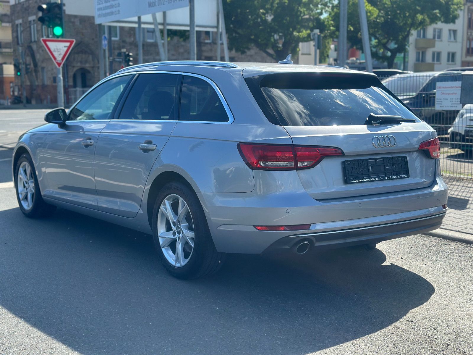 Fahrzeugabbildung Audi A4 2.0 TDI AVANT SPORT PAKET*MOD.2018+AHK*