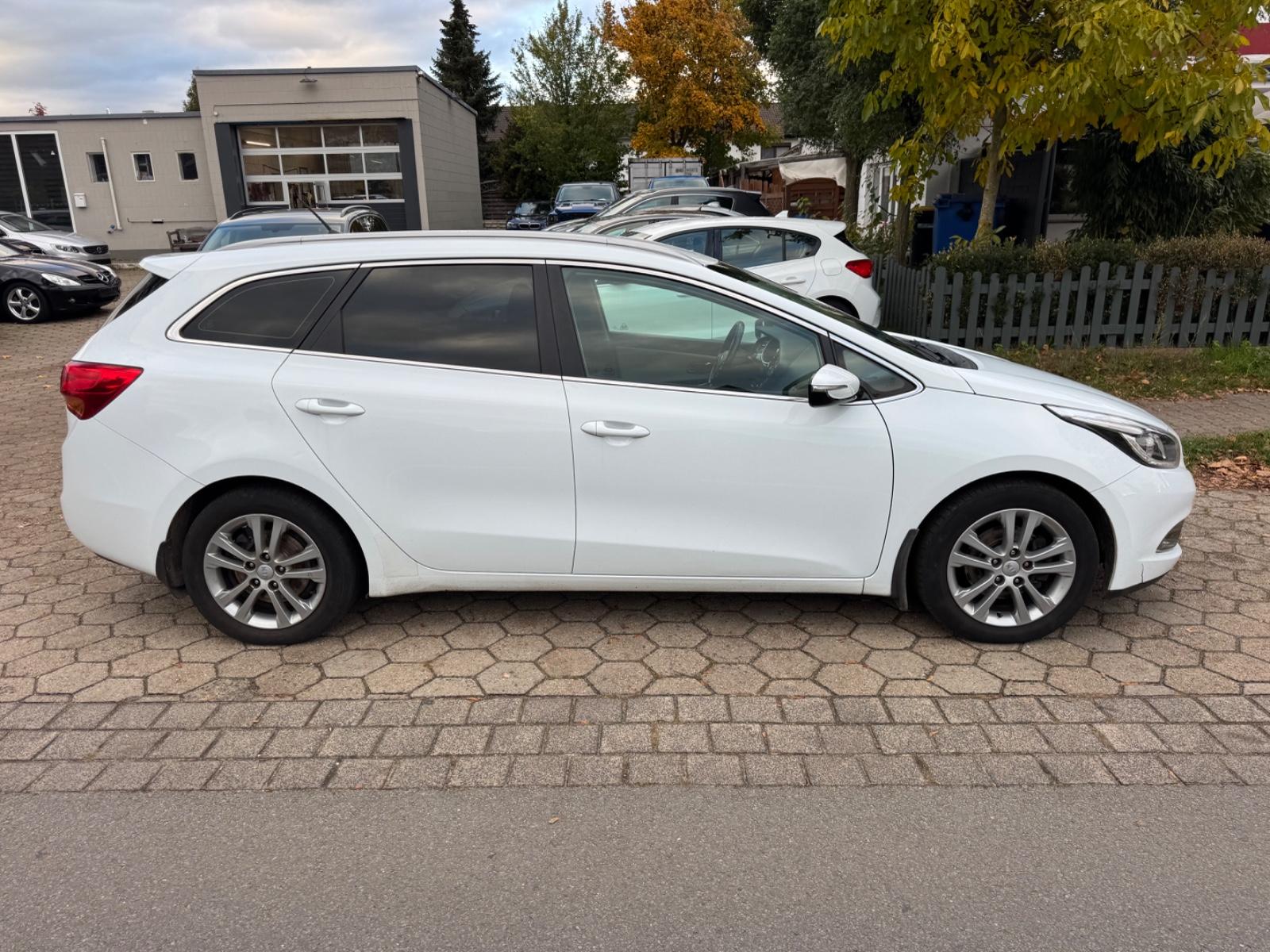 Kia cee'd 2012 — photo 5