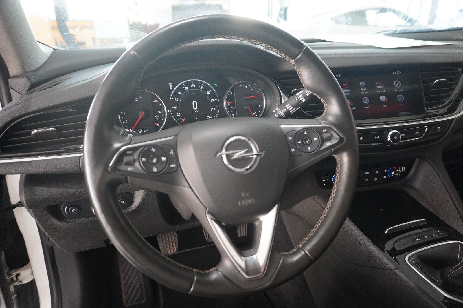 Fahrzeugabbildung Opel Insignia B ST 2.0D INNOV. 4X4 NAVI/LED/360°/HUD