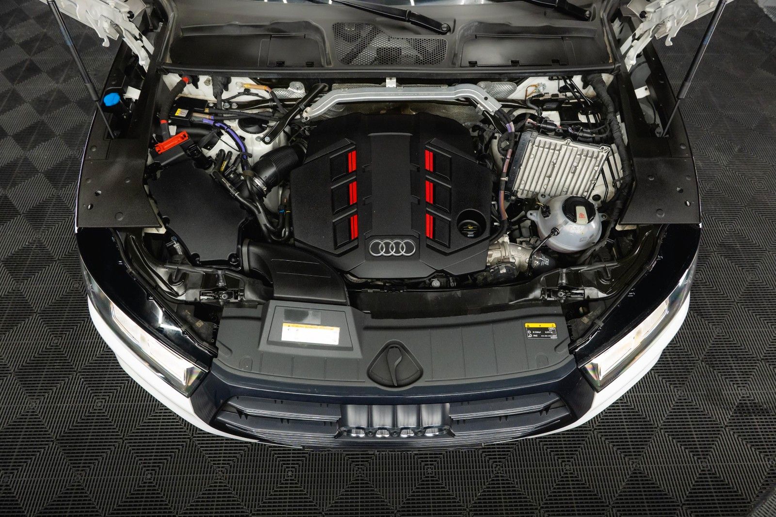 Fahrzeugabbildung Audi SQ5 3.0 TDI quattro Optik-Paket Schwarz *LED*19%