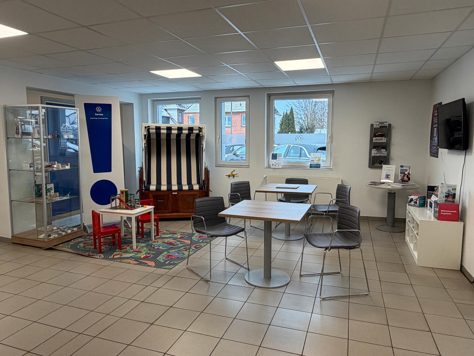 showroom-image-top