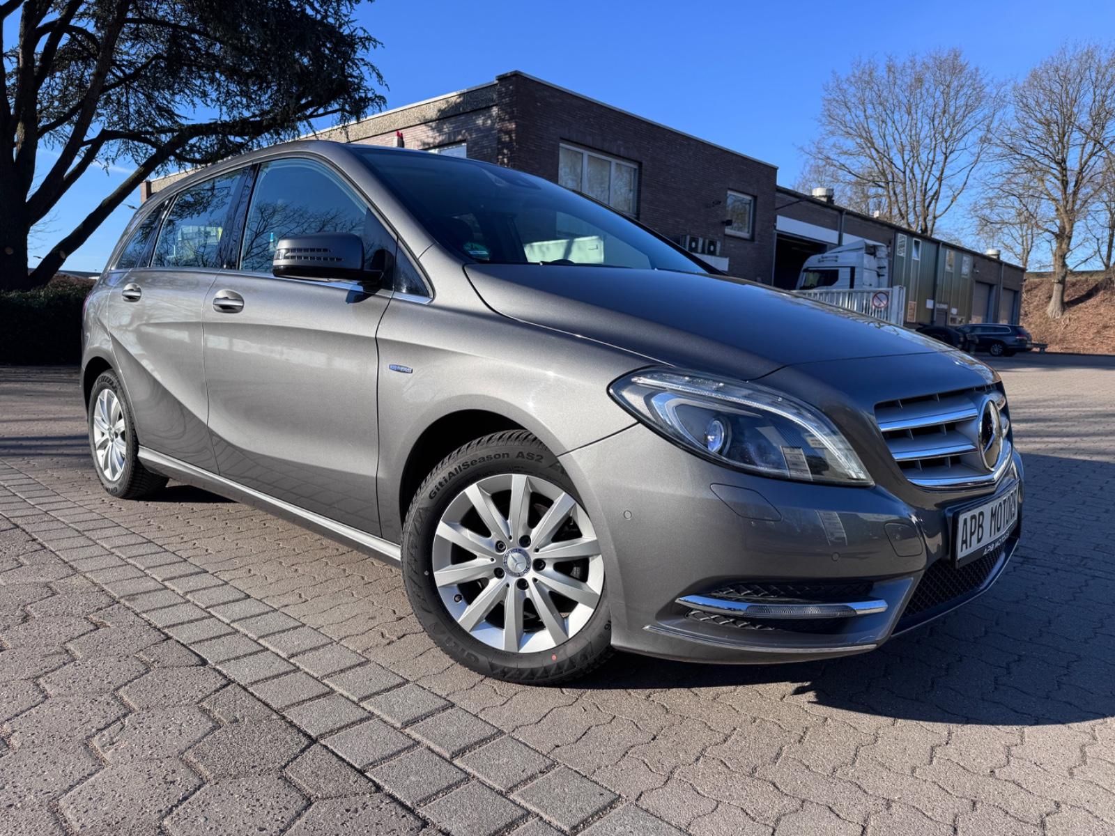 Mercedes-Benz B 180 CDI BI-XENON SITZHZG CAM GRA SPURPAKET AHK